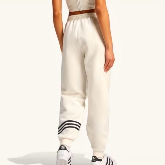 NWT ADIDAS - Original Neuclassics Sweat Pants with Classic 3 Stripes - Picture 3 of 6